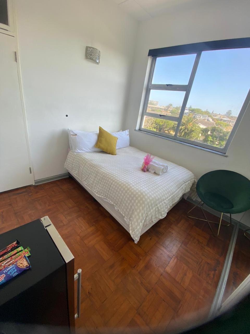 Modern Rooms Available Close To The Beach In Humewood Port Elizabeth Buitenkant foto